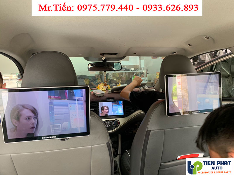 man-hinh-goi-dau-cho-xe-hoi