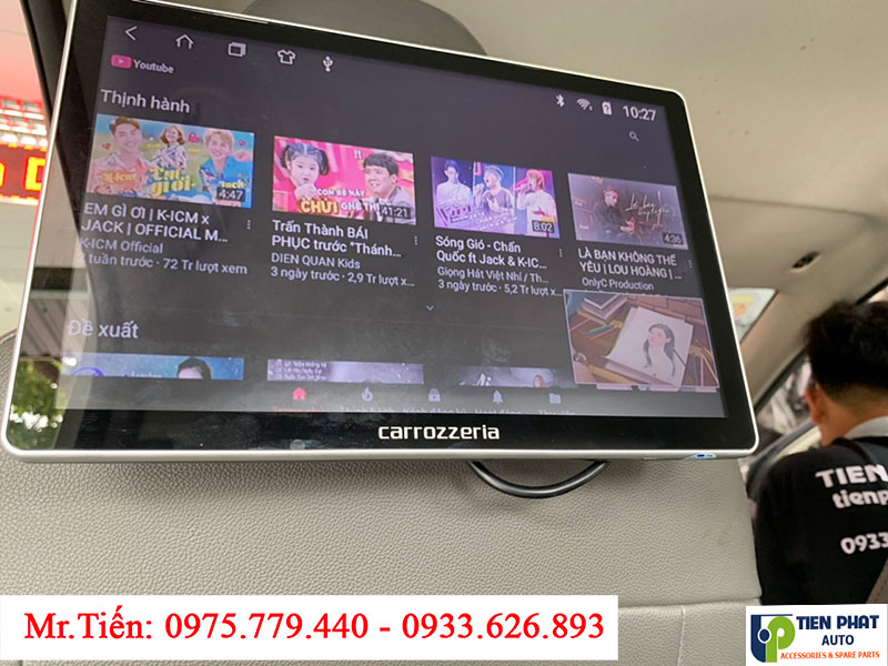 man-hinh-goi-dau-cho-xe-hoi